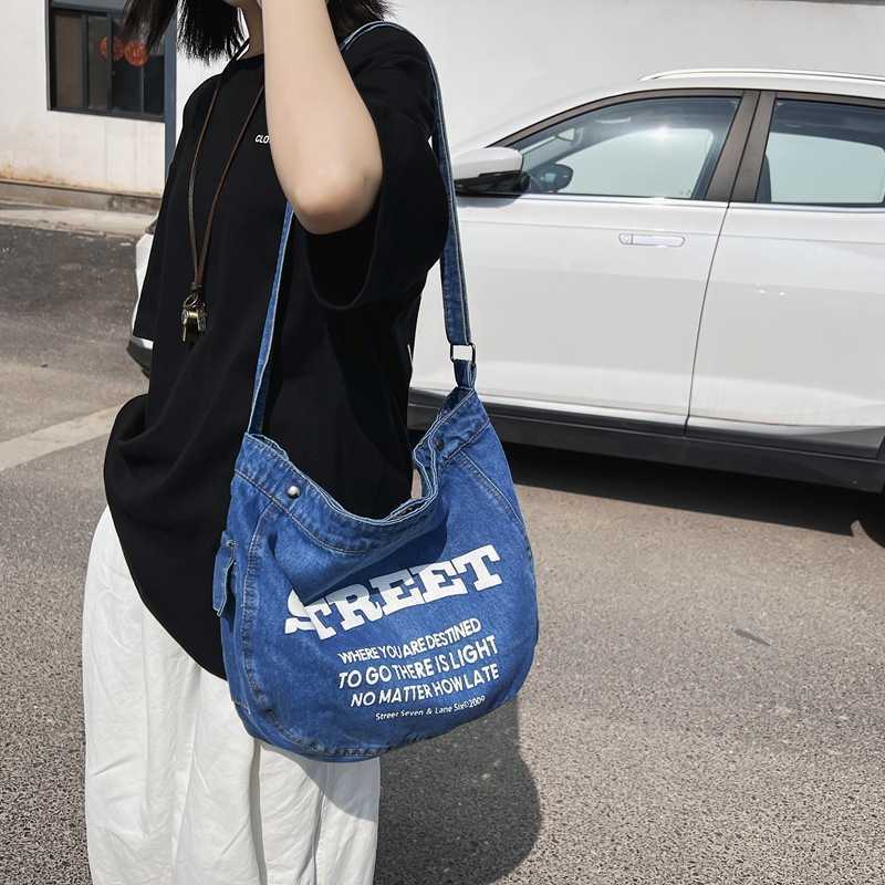 

Shopping Bags Fashion Trend New Washed Denim Messenger Bag Personality Letter Large Capacity Casual Shoulder Bag 220906, Navy blue