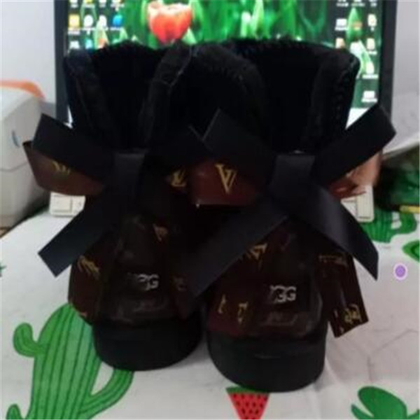 

2022 women snow boots Aus L bow U short Soft comfortable Sheepskin keep warm plush boots with card dustbag beautiful gifts 5062G, Brown