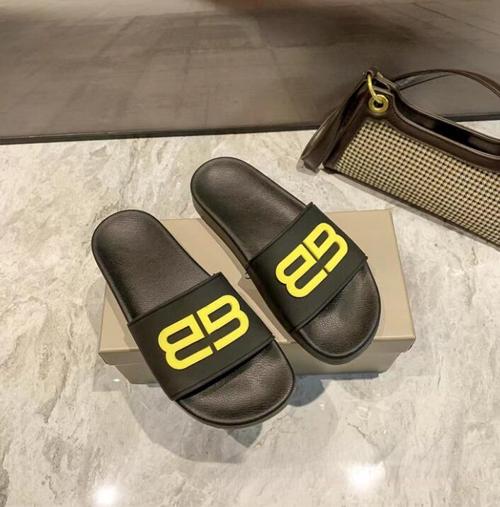 

Top Light letter slippers Paris Beach Shoes Flat Bottom flip-flops male and female pair of outdoor slippers, With logo