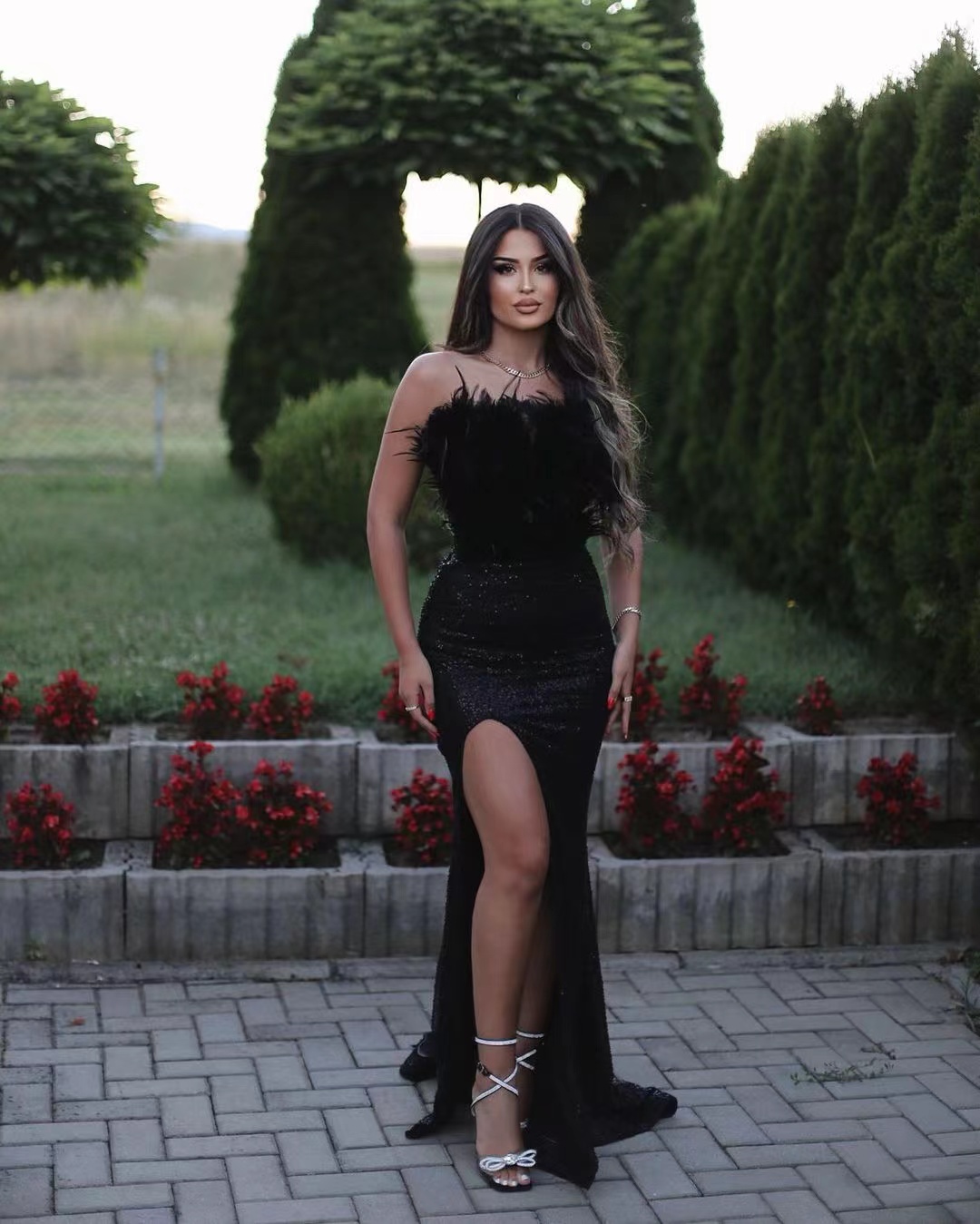 

Black Sequins Mermaid Prom Dresses with Feathers Strapless Zipper Back Pageant Party Gowns for Women Long Side Split Sexy Cocktail Evening Dress, Silver