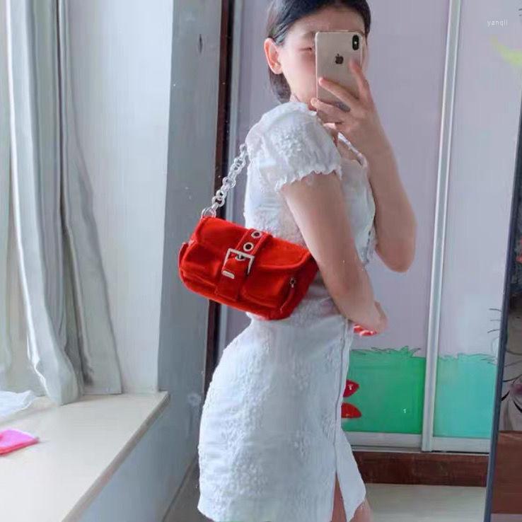 

Evening Bags Women Fashion Niche Design Red Portable Messenger Velvet Bag Chain Metal Shoulder Female Retro Handbags Phone Purse Pouch
