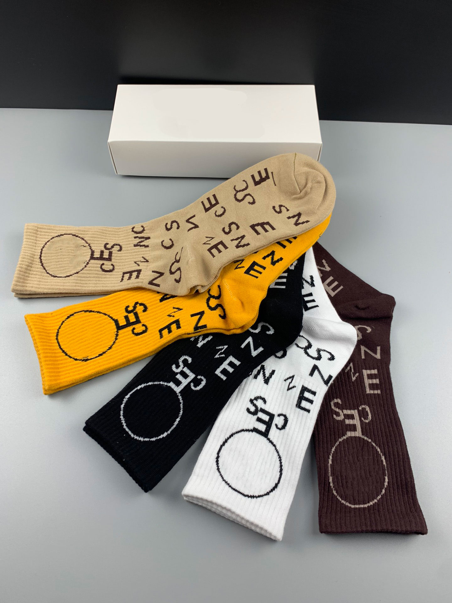 

Medusa socks sumptuous trend fashion male sock sweat absorption deodorant breathable tube socks wear-resistant skin-friendly Beauty Head 4 or 5 pairs gift boxes, 2# 5 pairs