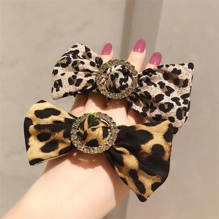 

Autumn and Winter Pony Tails Holder New Round Buckle Drill Bow Leopard Hair Circle Czech Diamond Boutique Qauality Lether Band Hair Rope BR010