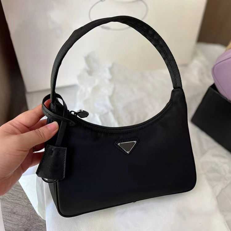 

designer pra bags Re-Edition Hobo 2000 armpit nylon canva portable one should mall female bag, Black matching