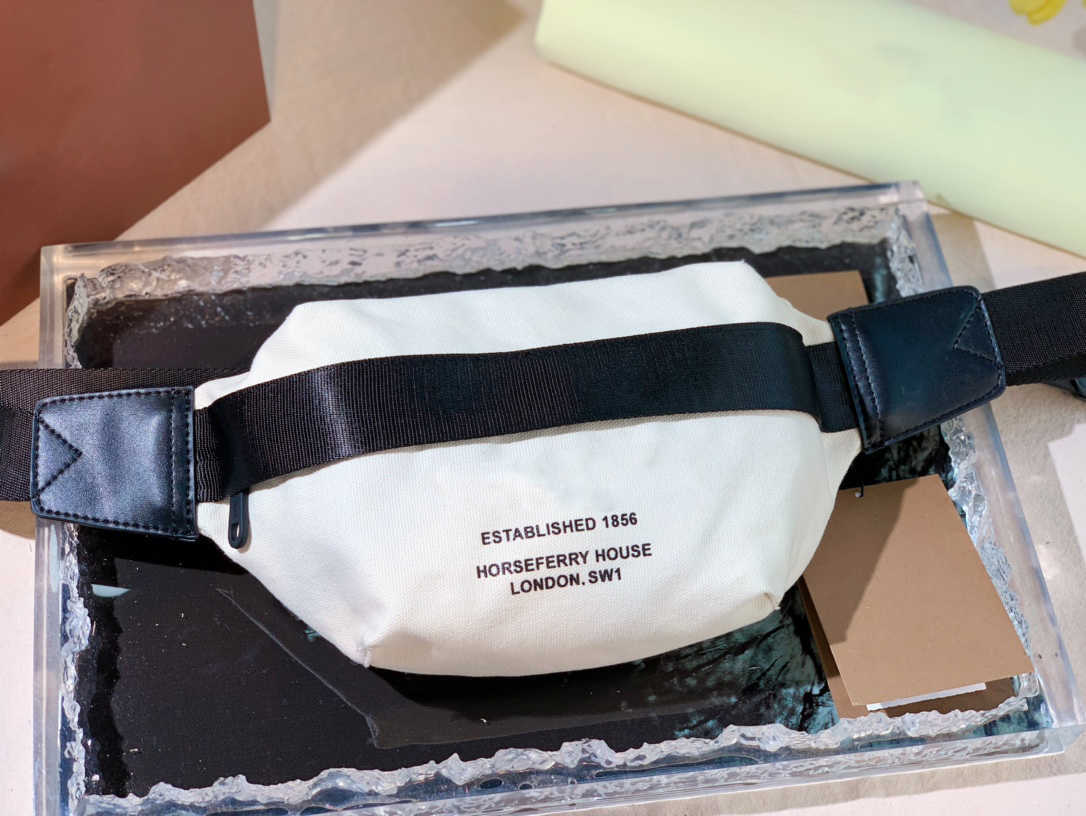 

2022 Newest Stlye Famous grid Waist Bags Bumbag handbag fashion bag Men Saddle Women Shoulder Bag Bum Unisex coin purse, Size 32x16.5cm