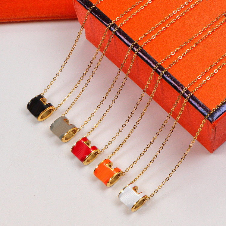 Luxe haute version femmes collier mode H lettre émail tempérament simple pendentif noir blanc rouge orange couleur bijoux de mariage cadeau