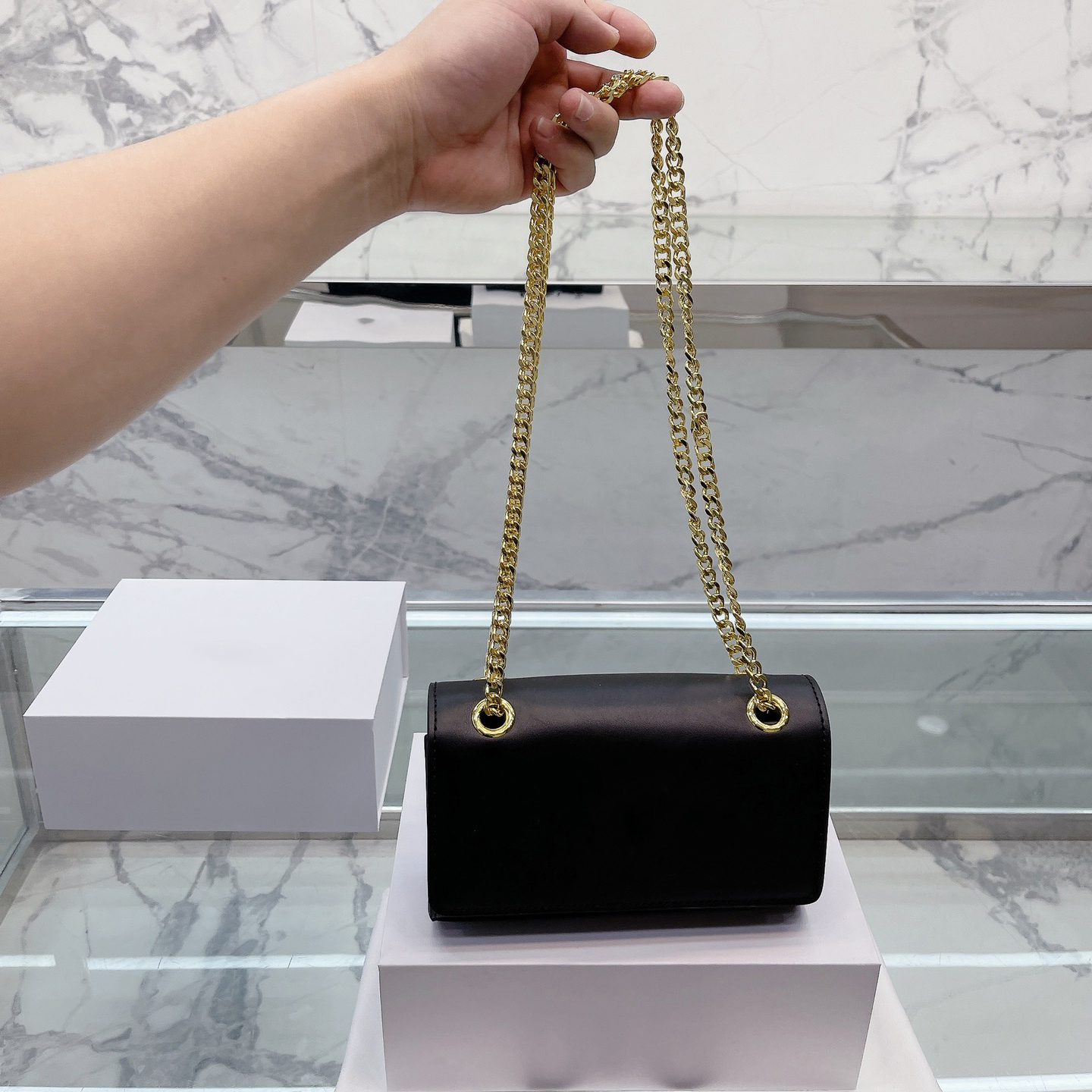 Nouveaux sacs en cuir de luxe pour femmes Fashion Classic Handbags Sac ￩paule Golden Chain Designers Handsbag For Men Wallet Messenger Crossbody