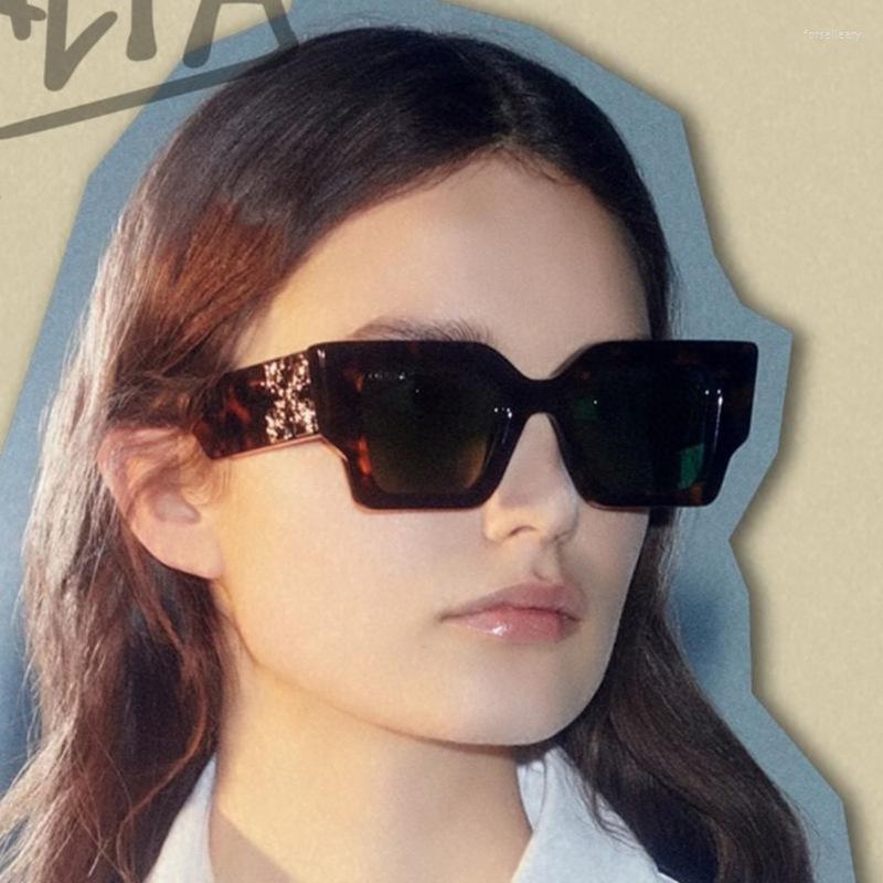 

Sunglasses Small Square Men And Women Retro Fashion Sunscreen Glasses Snowflake Decoration Personality Simple