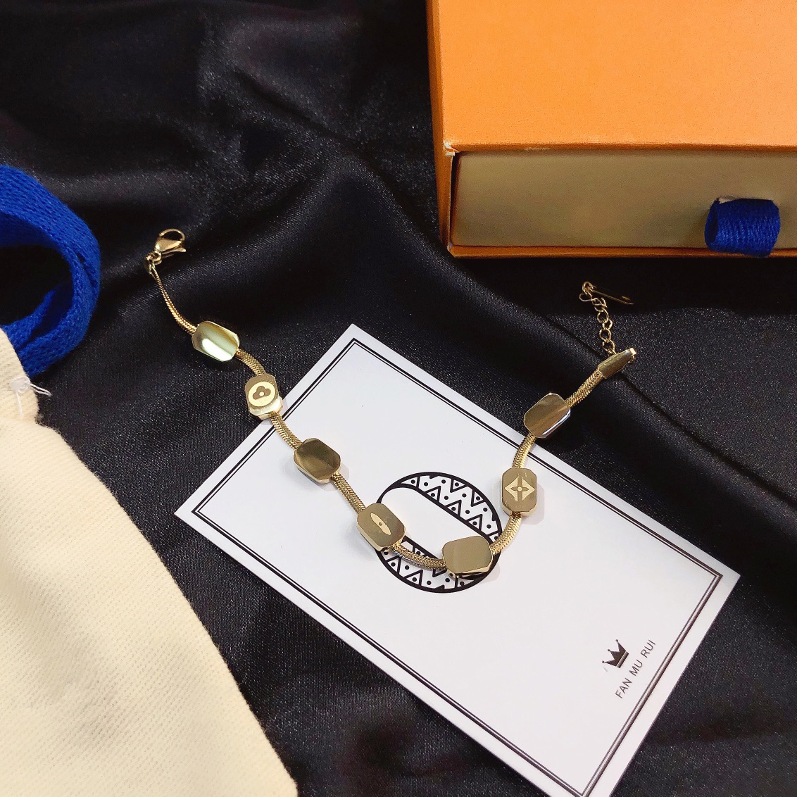 

Luxury Block Bracelet Women Link Chain Elegant Design Stainless steel Gold Bracelets Couple Fashion Jewelry Gifts For Ladies Accessories wholesale Chain On Hand