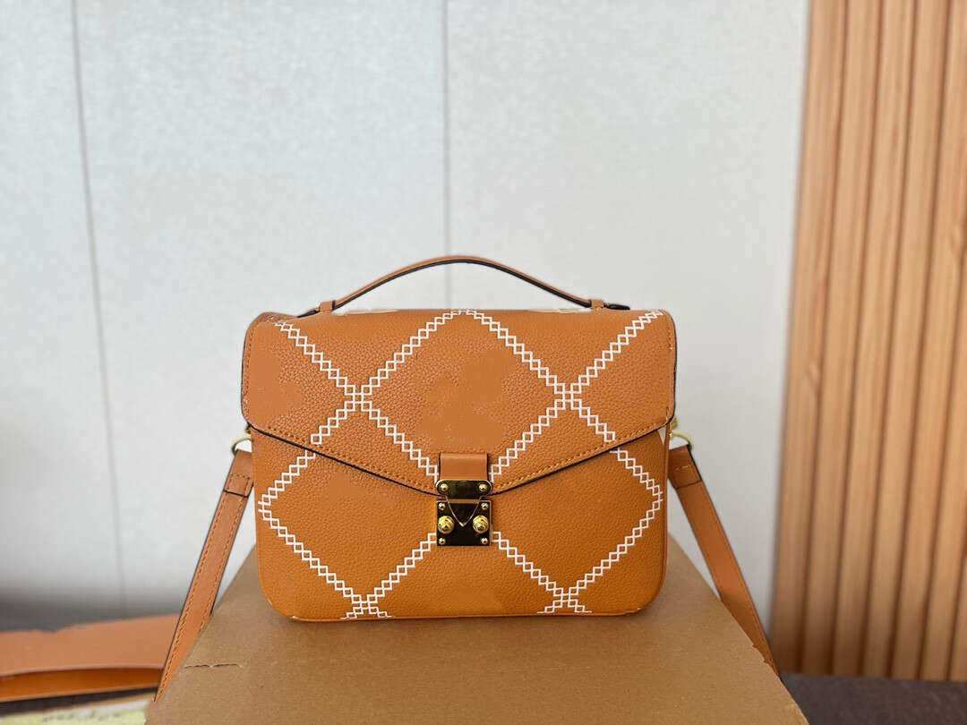 

Classic Embossed Postman Bag Women Cross Body Fashion Bags Shopping Satchels Top Quality Pu Leather Outdoor Messenger Bags Hobo Handbags P7LW, No bag
