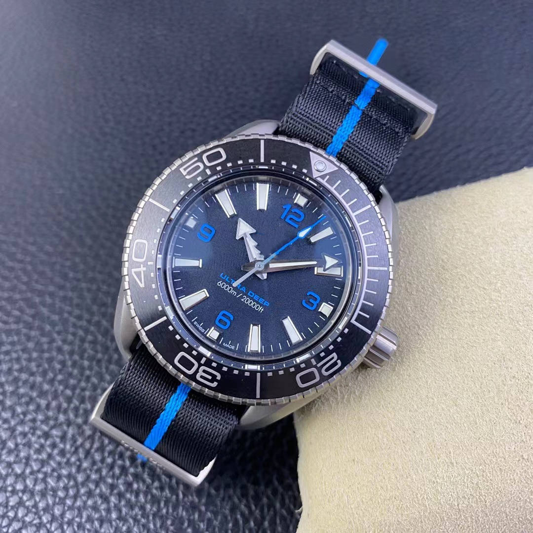 

VS factory Diving watches Titanium case 45.5 MM 8912 mechanical movement 600 M Stainless steel strap Ceramic bezel Sapphire crystal glass Super waterproof, As shown