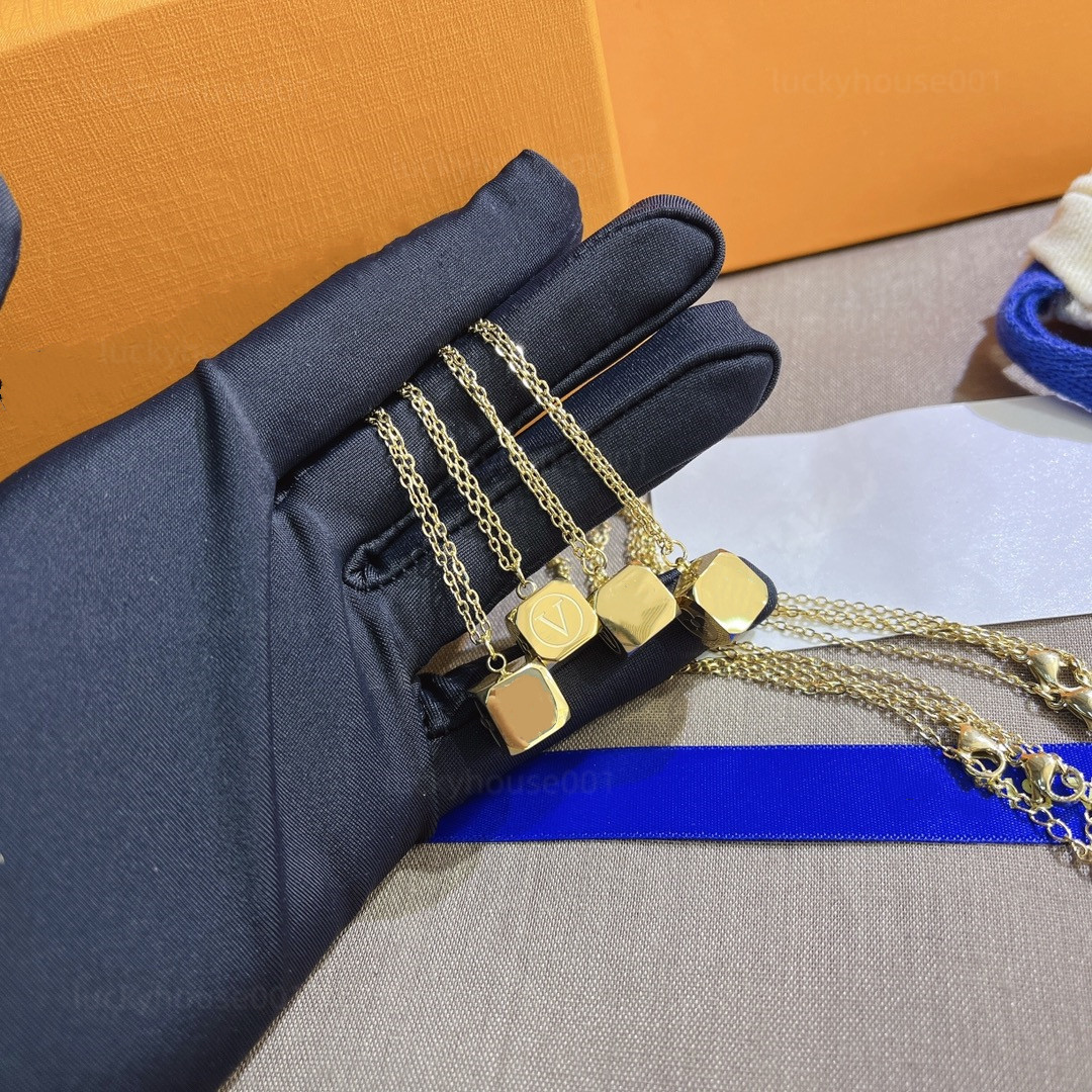 

Luxury Fashion Four Sided Same Necklace Unisex Hip Hop Jewelry Party 18K Gold Plated Pendant Square Letter Gold Necklaces Womens Dress Long Chain Jewelrys Gift X399