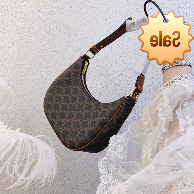 Designer bags 2022 New Arc De Triomphe Lisa Same Old Flower Armpit Women's Minority High Sense Leather Moon Bag Factory Direct Sale