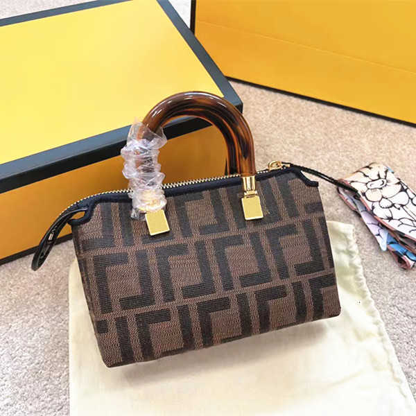 

Luxury Small Fend Travel Duffel Bag Brand Leather Mens Women's with Silk Scarf and Shoulder Strap Famous Designer Totes Handbag Luggage