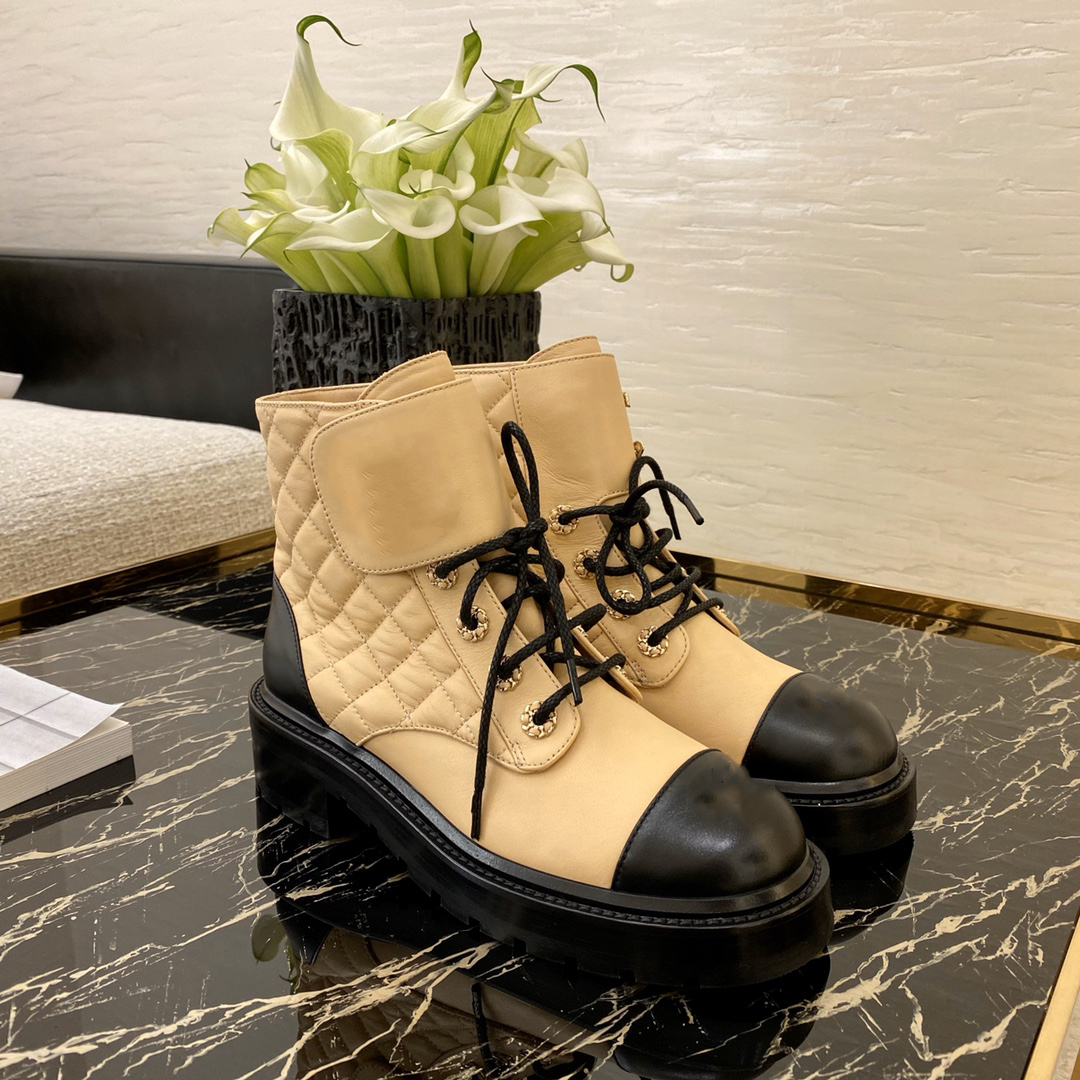 

Luxury designer 8A quality Winter Women Boots Shiny Lambskin Quilted Combat Boot Classic Design Lace Up Shoes, Box