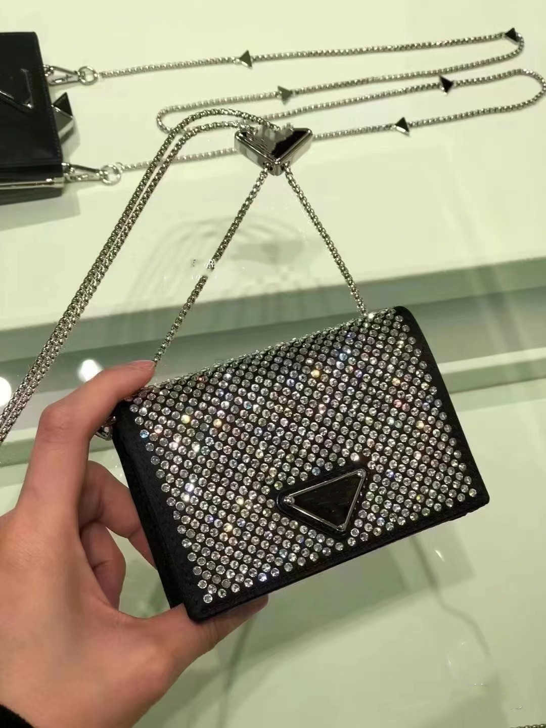 

Designer Kids Triangle Handbag 2022 Girls Metal Chain Crossbody Bags Children Bling One Shoulder Bag, Black