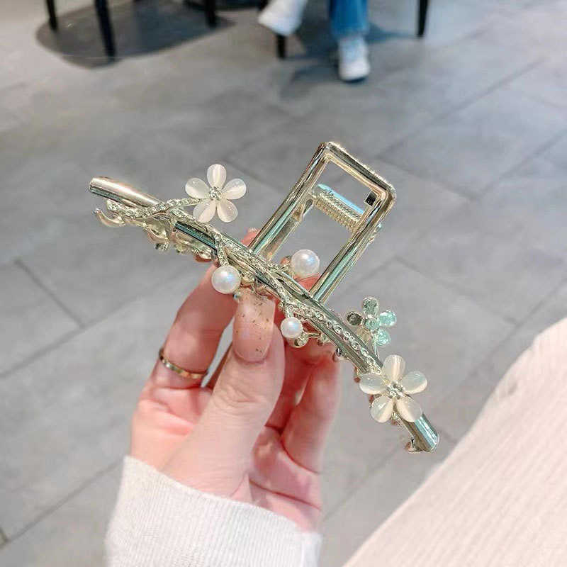 

Hair Clips New Pearl Flower opal large net red back head curling clip advanced sense shark clip