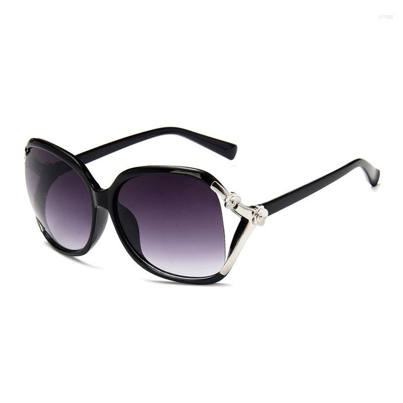 

Sunglasses Women Men Fashion Personality Frog Mirror Hollow Out Trend PC Frame Resin Lens UV400 Sun Glasses S046