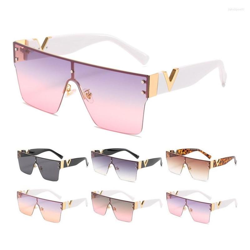 

Sunglasses Wholesale Funky Classy Flat Top Oversize Square Gradient One Piece Lens Shades Luxury Retro Eyewear For Women Men