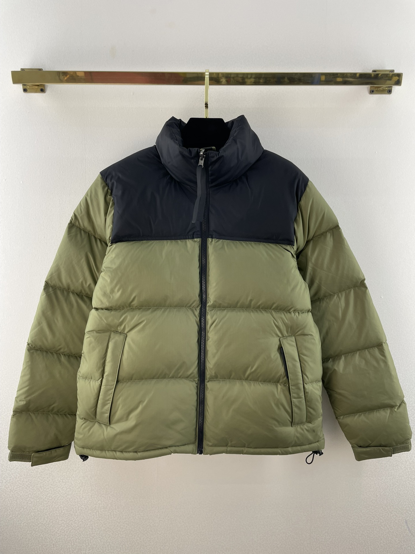 

Women's Down & Parkas European designers design classic color contrast down jacket for men and women, Gray