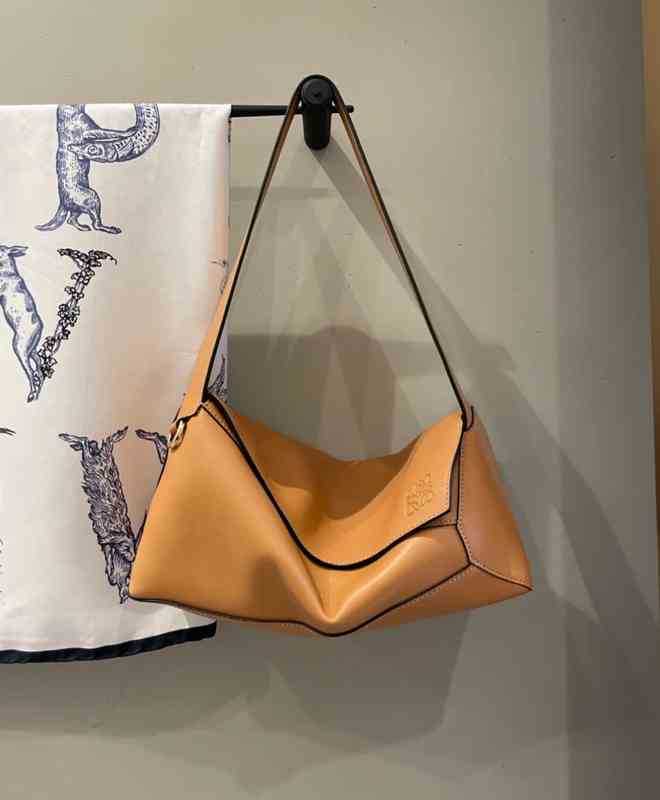 

Loew's Designer Bags Fashion Tote Size Puzzle Underarm Height Handle 25cm Large Capacity Single Shoulder High quality fashion brand shoulderbags 421, Caramel brown