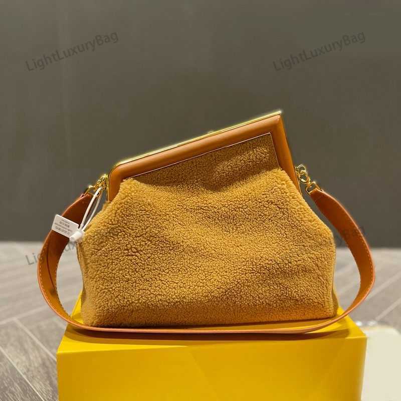 

Fashion Shoulder Bag Simple Designer Leather Elegant Wallet Winter Plush Crossbody For Women Classic Famous Brand Shopping Purses 220317, Brown