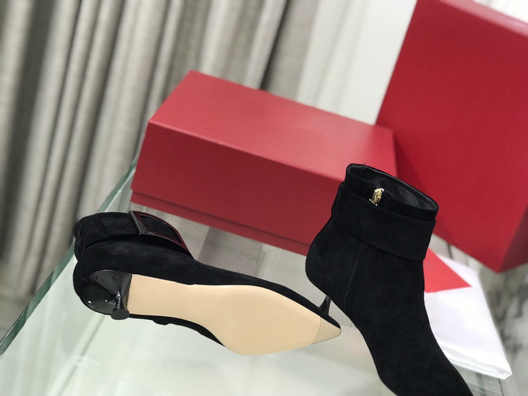 

Square button small short boots for women in autumn and winter 2022 New style leather low heel British style, Red