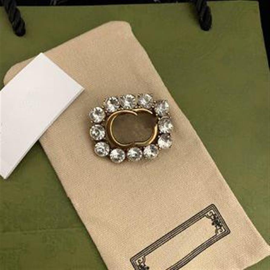 

Luxury Designer Jewelry Brooch Pin Famous Letter Diamond High Quality Ornaments Mens Women Dress Accessories Clothing Decoration227o
