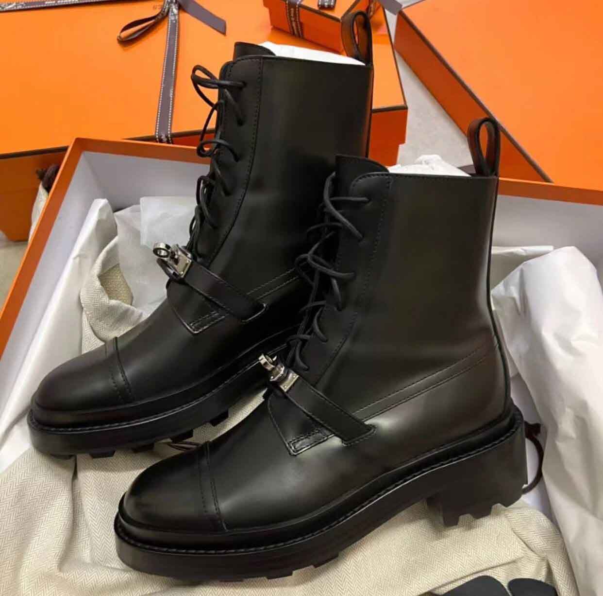 

Winter Funk Women Ankle Boot Calfskin Leather Black White Palladium-plated Kelly Buckle Motorcycle Booties Chunky Sole Lady Martin Boots EU35-40