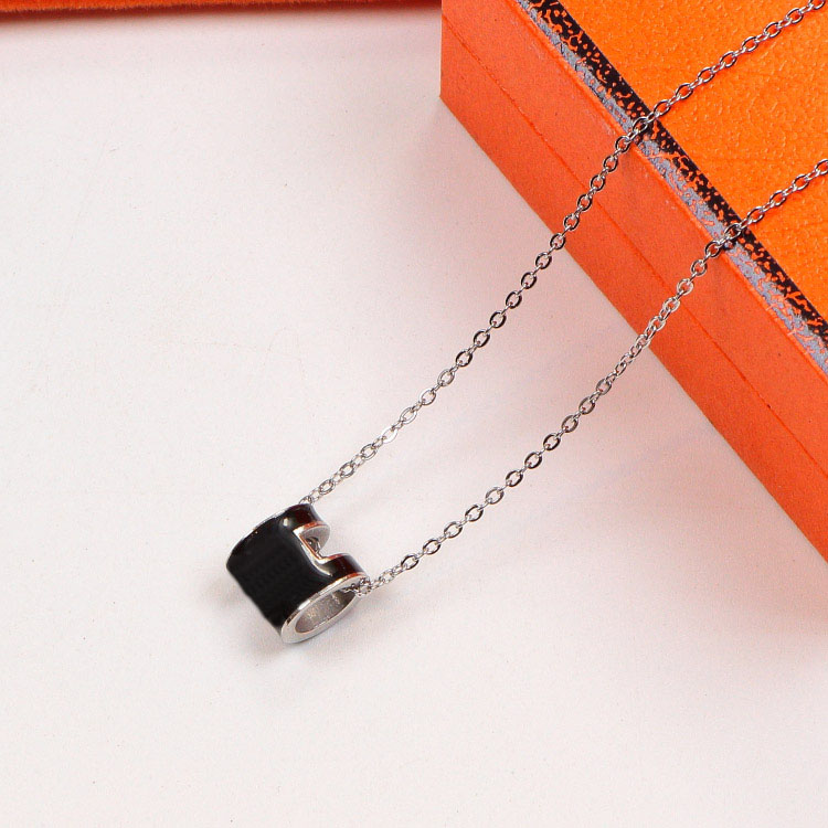 

Hot geometry For Women gold pendant necklace Letter Round H Lock Jewelry S925 Silver Necklaces Set France Quality Superior quality golden sweater chain