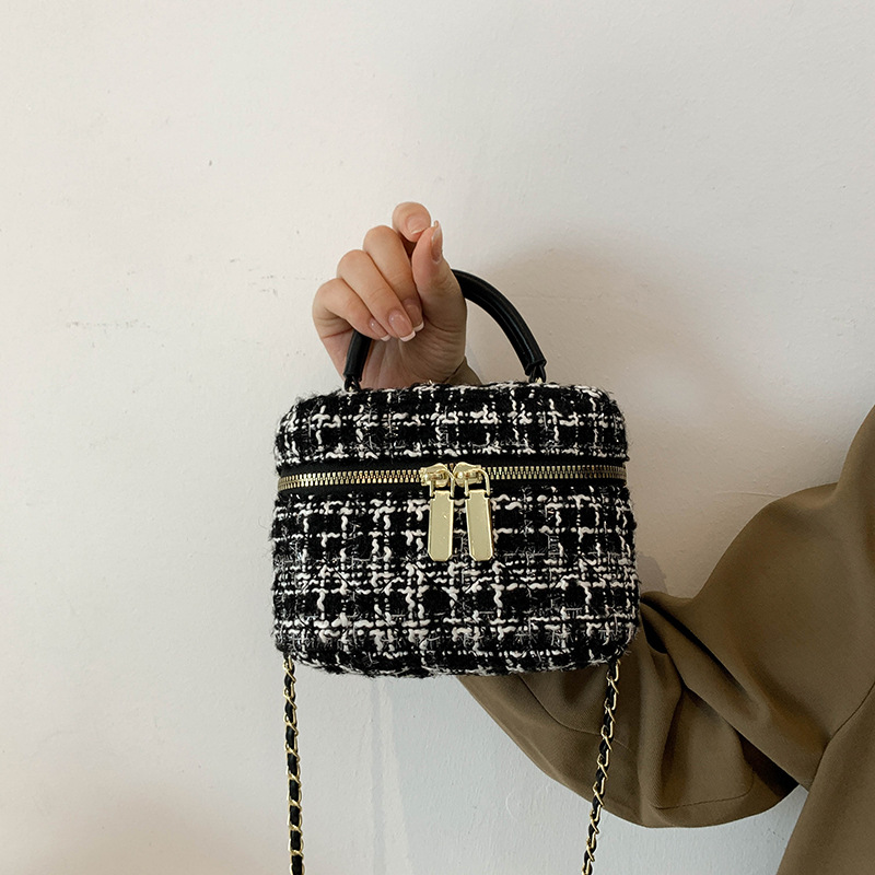 

Woollen checkered cylinder shoulder bag retro chain zipper design mobile phone bag fashion mini Tweed Handbag, White