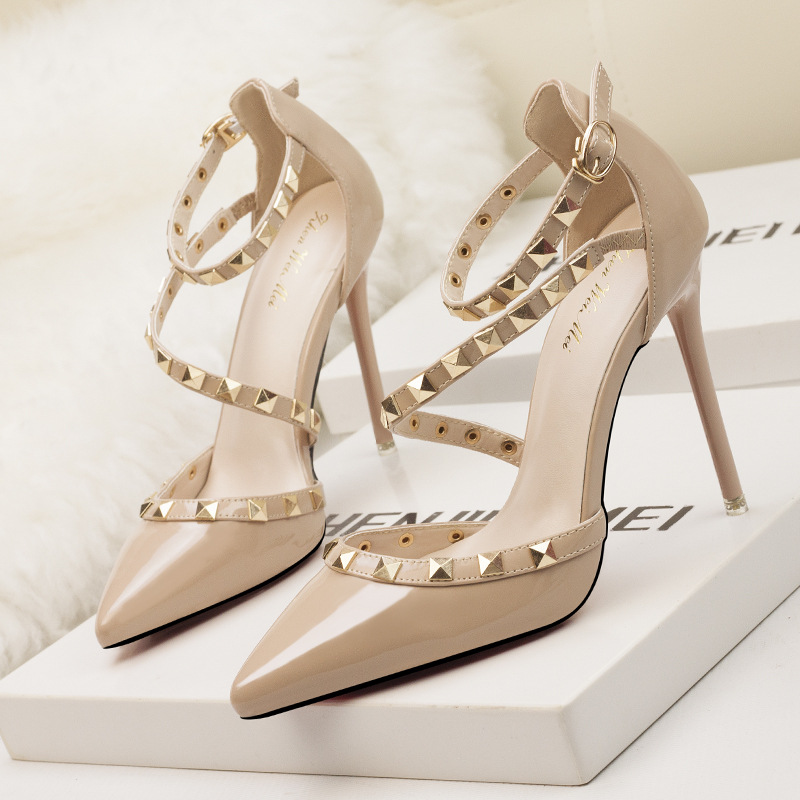 

Women Dress Shoes High Heels Womens Designer Genuine Leather Pumps Lady Sandals Wedding Black Golden Gold Rivets 11cm Heel, White