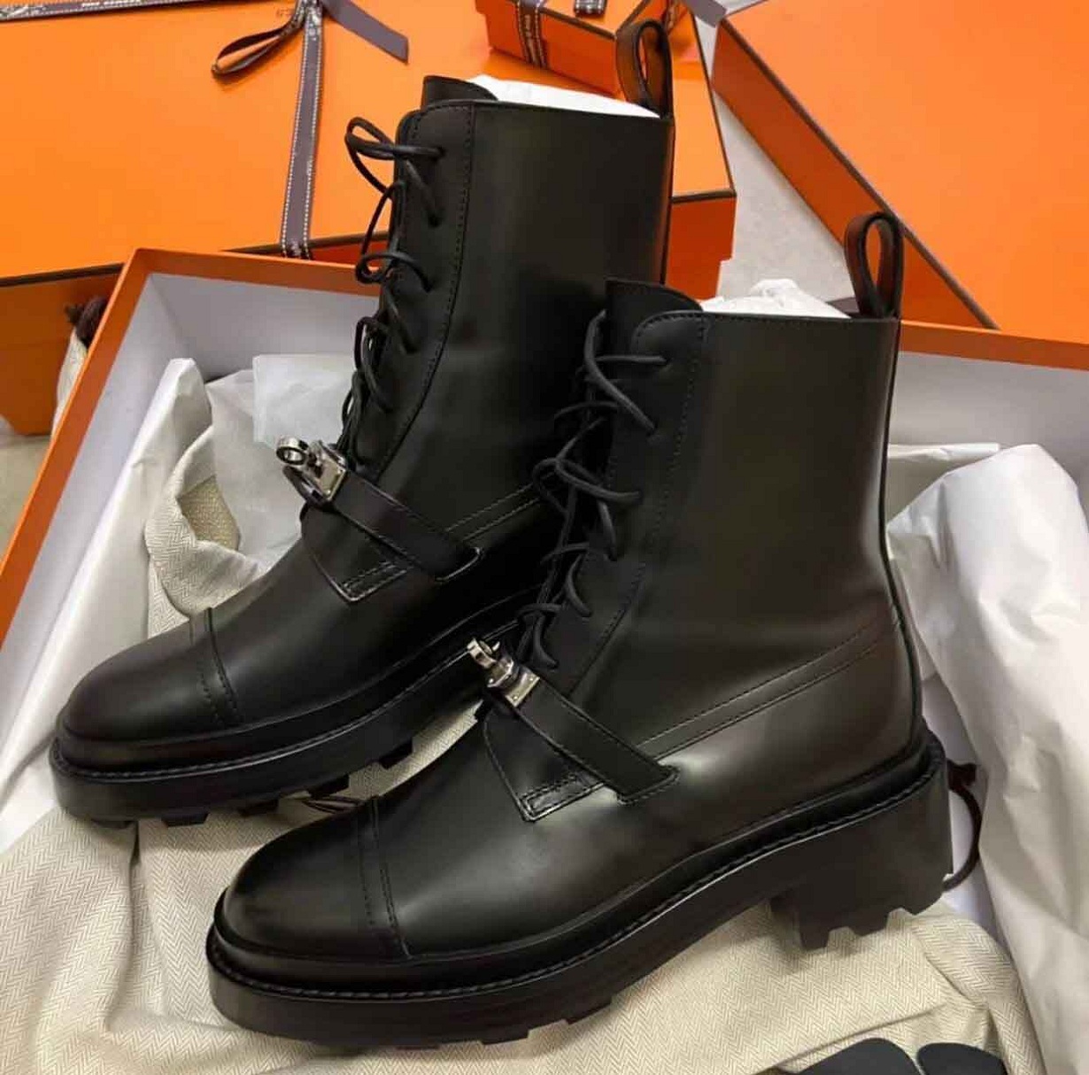 

Perfect Nice Funk Women Ankle Boots Black White Calfskin Leather Kelly Buckle Motorcycle Booties Chunky Sole Lady Martin Boot EU35-40 With Box