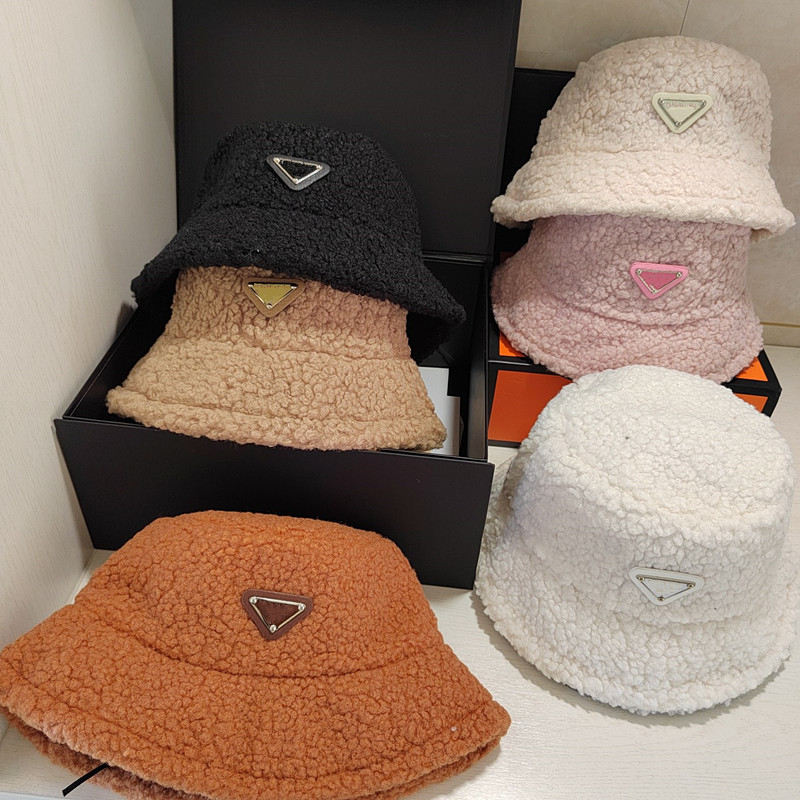 

2022 Winter Quality Designers Stingy Brim Hats 6Colors FUR Super Warm Girls Letter Outdoor Ball Caps Women Hat P140, Khaki