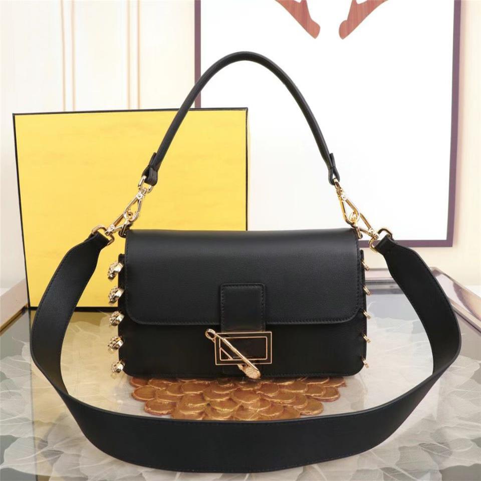 

2022 women's designer Cosmetic Bags Fashion metal pin buckle decoration leather shoulder strap chain bag luxury walk show par256W