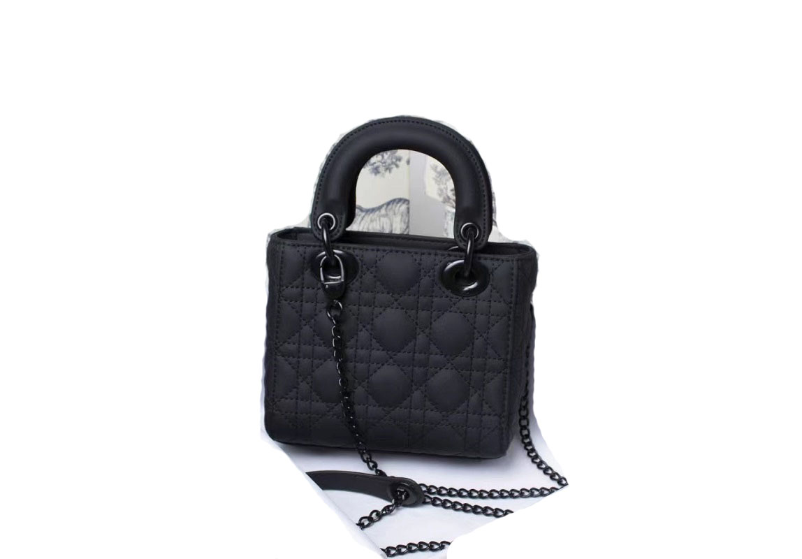

designers bag Classic Women Must-have Love heart V Wave Cross Body Bags Pattern Satchel Shoulder Bag Chains Handbags Messenger handbag Purse Lady Totes Flap Wallet, Gray——golden letters