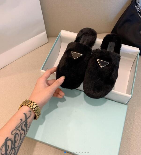 

Women Lambswool Slides Slipper Triangle Buckle Fur Woolen Plush Sandals Designer Winter Slippers Women's warmth Flat Bottom shoes, Red