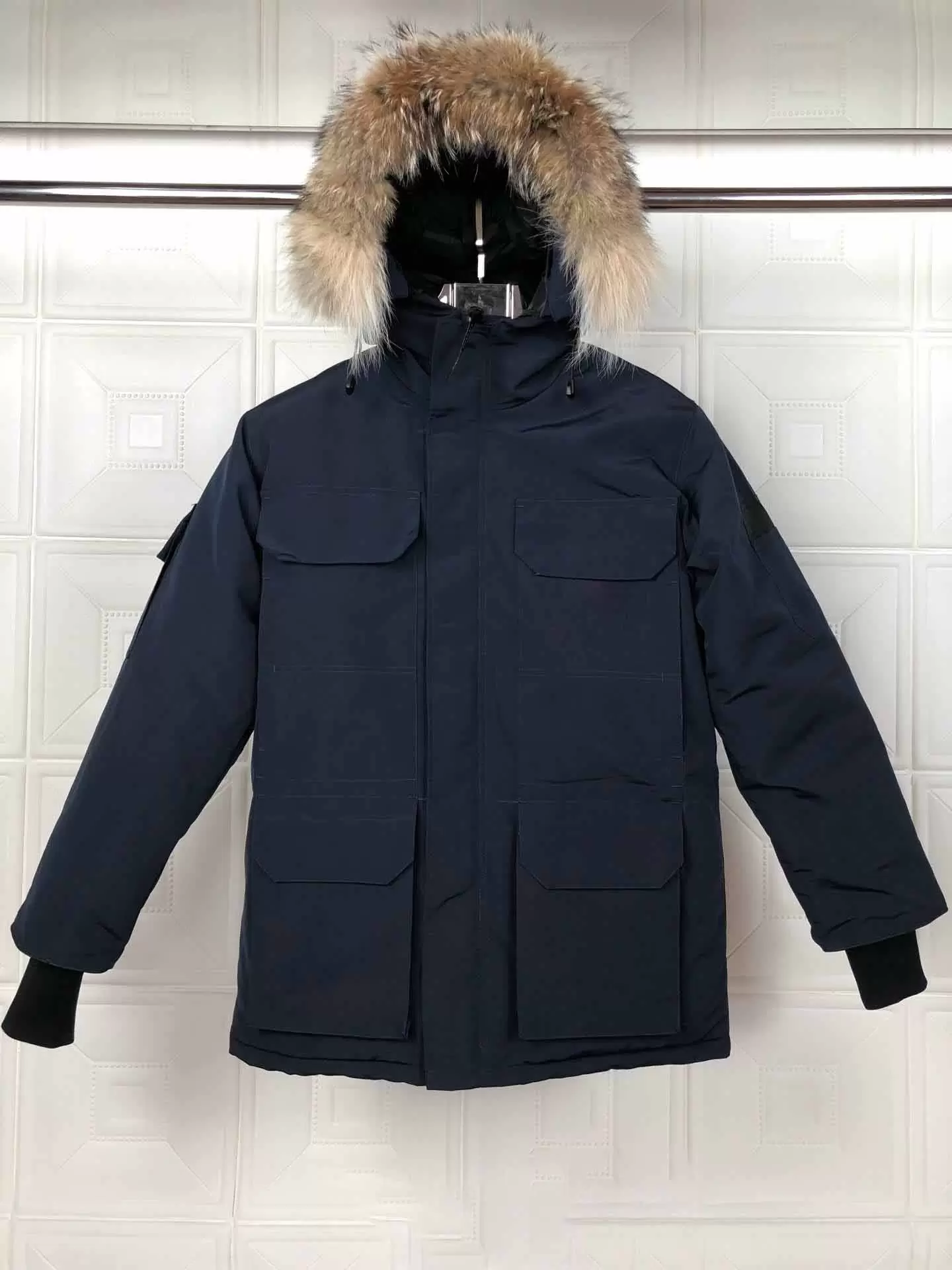 

Men Women Designer Down Jacket Bomber Jackets Adventure Coat Hooded Fourrure Outerwear Warm Coat Thick Suitable for Extreme Cold Areas, Photo style and color