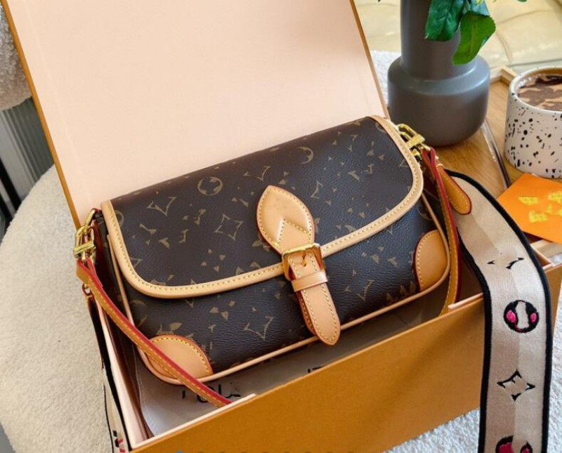 

Genuine leather bags DIANE Cross Body Designer baguette underarm Bag women monograms handbag letter floral shoulder strap LOUISSS VUTTONSS, Add freight