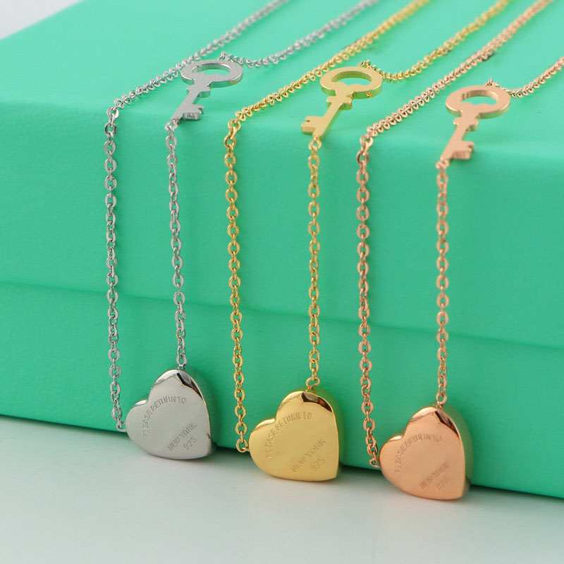 

Designer Jewelry Three dimensional Heart Pendant Charm necklace Gold Love Necklaces Women Rings Bracelet Bangles Luxury Pendants Titanium lovers chain