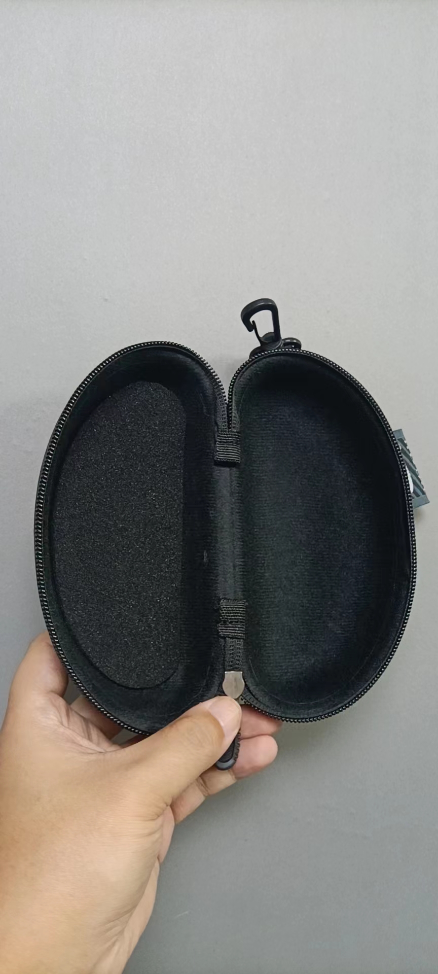 

Brand Sunglasses Packing Eyeglass Zipper Case Middle Size case with Hook