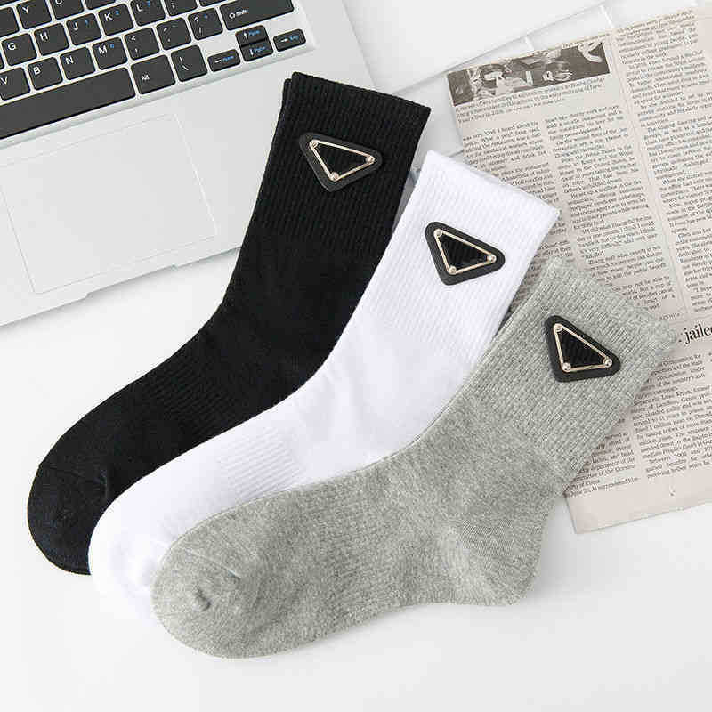 

socks Designer Luxury Prad Classic Letter Triangle Fashion Iron Standard Autumn And Winter Pure Cotton High Tube Socks 3 Pairs, White label 3 pairs