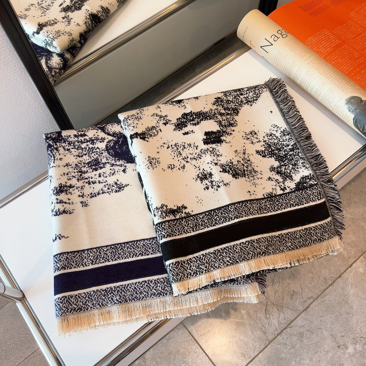 

Cashmere Letter Scarf Women Designer jungle animals face cloth shawl Wholesale square scarves large shawl comfortable breathable cover blanket size 140&140