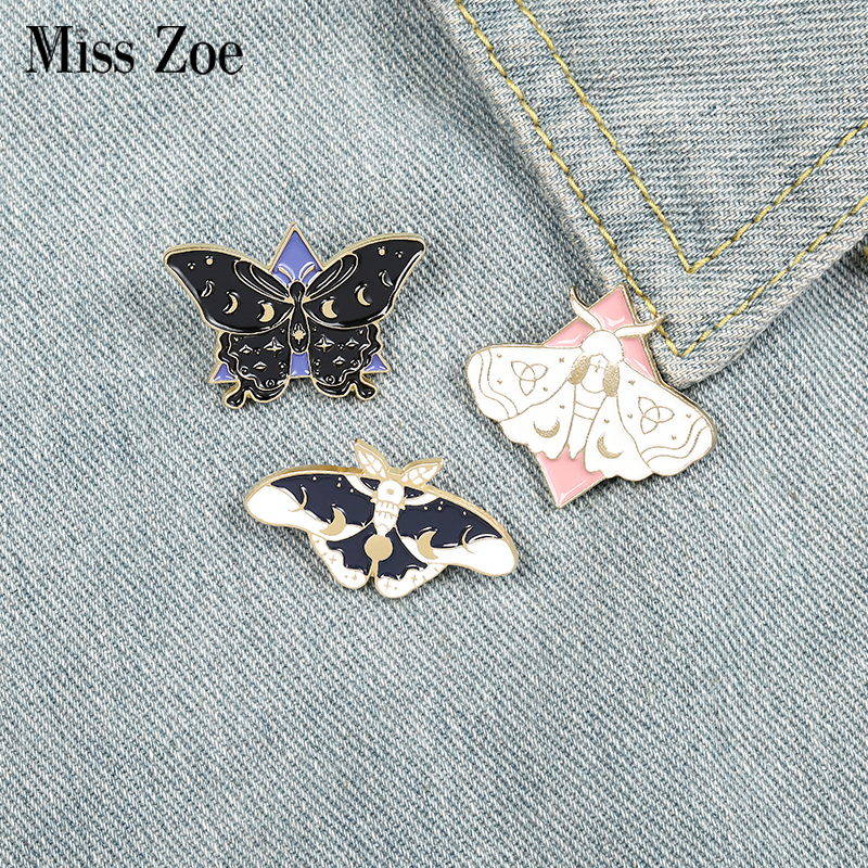 

Fashion Brooches Moth Butterfly Enamel Pins Custom Moon Phase Brooch Bag Clothes Lapel Pin Gothic Badge Jewelry Gift for Kids Friends