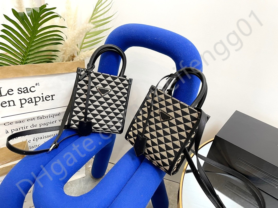 

2022 Fashion Classic Tote Bag Women's Luxury Plaid Handbag Super large capacity shopping bag, 1-black+khaki