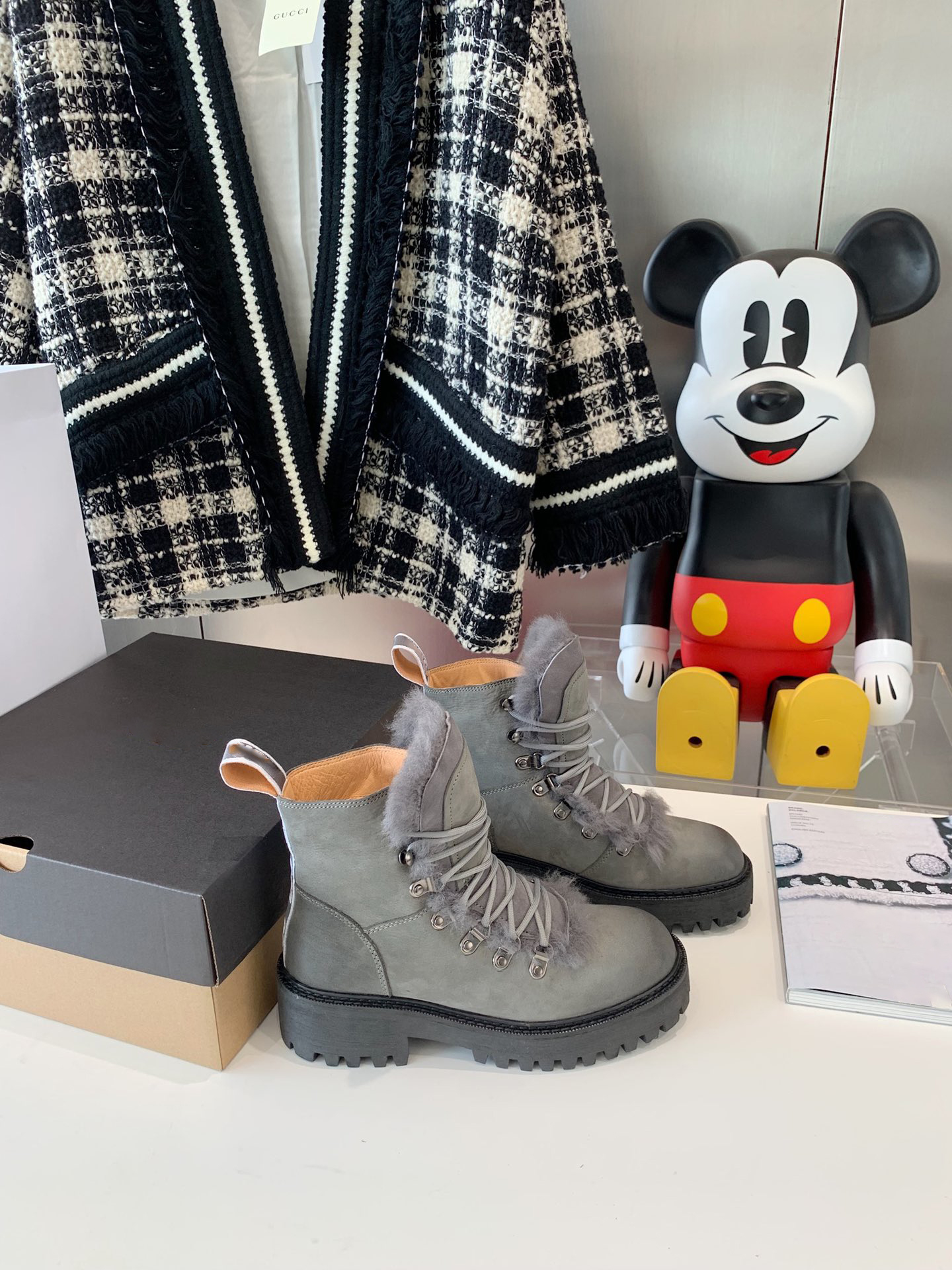 

Top Mens LADY Womens Running Shoes Designer Casual Shoe Black Oreo Synth Cream White Yecheil Reflective Zebra Beluga Cinder Classical Sneakers, Box