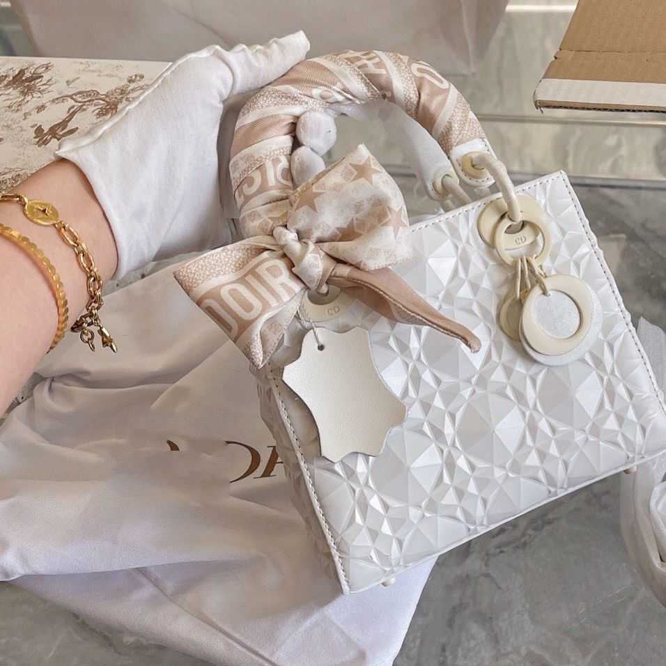

Bag Designer Christain Style Lady Genuine Leather Embroidary 2022 New Diamond Rattan Pattern Princess Bag Handbag Fashion Rhombic Chain One Shou, White
