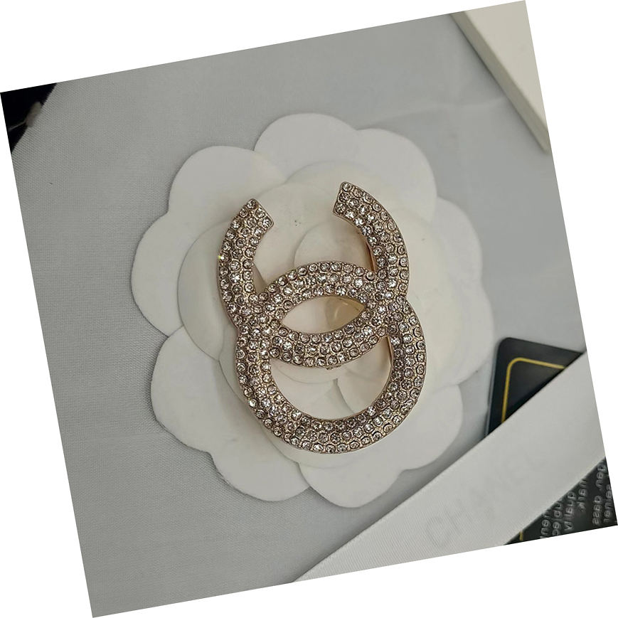 

Luxury Women Designer Brand C-Letter Brooches 18K Gold Plated Inlay Crystal Rhinestone Jewelry Brooch Charm Pearl Pin 2 Colors Marry Wedding Party Gift Accessorie
