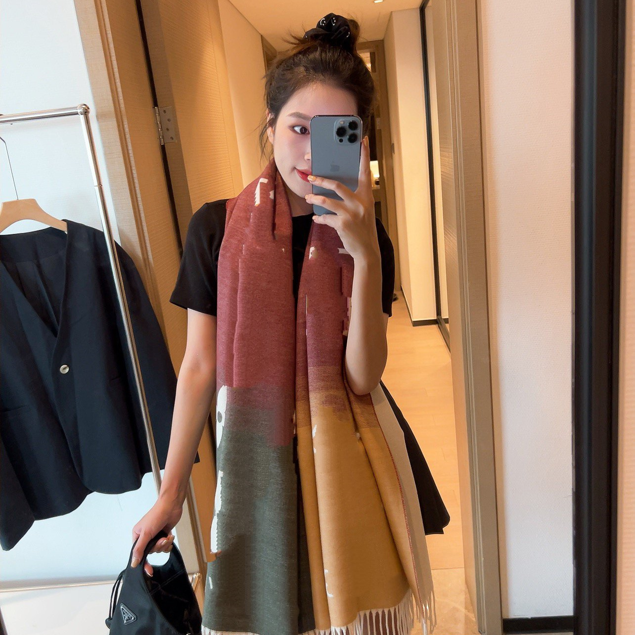 

Fashion Designer Letter Scarf For Women Silver rabbit cashmere shawl and scarves mixed color gradient classic pattern soft quality excellent lamb fleece size 180 70