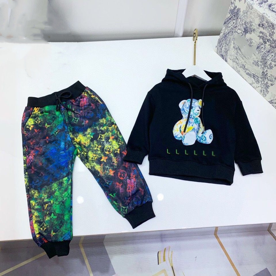 Sets Baby Clothes Kids Designer clothes Girls Boys Tracksuits Hoodies With Letters Bear Graffiti Loose Outfit Warm Comfortable Autumn And Winter